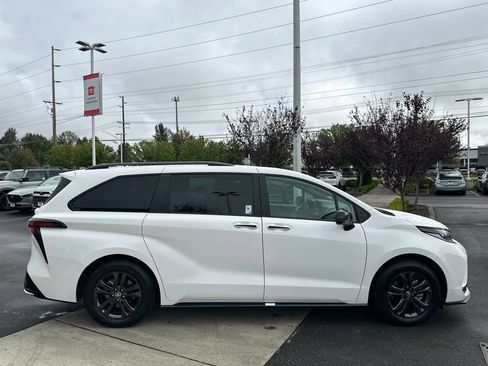 Certified 2026 Toyota Sienna XSE AWD/4WD image 6