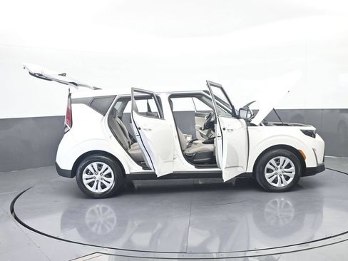 Used 2023 Kia Soul LX FWD image 68