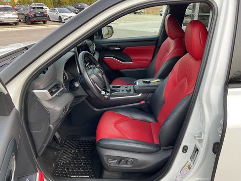 Used 2023 Toyota Highlander XSE image 13