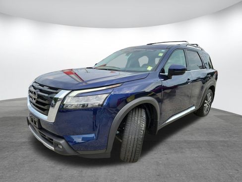 Certified 2022 Nissan Pathfinder Platinum w/ Cargo Package image 3