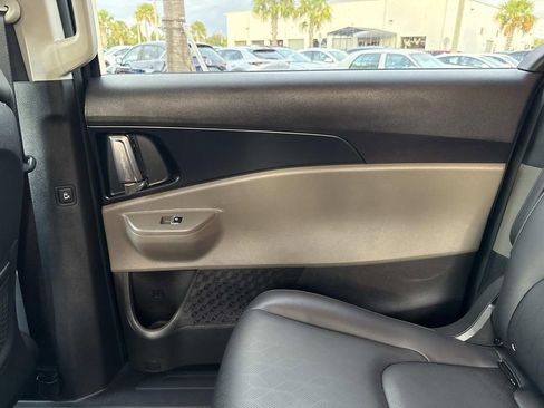 Used 2026 Kia Carnival image 16