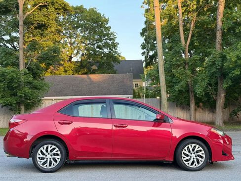 Used 2018 Toyota Corolla LE w/ Carpet Mat Package (TMS) FWD image 5