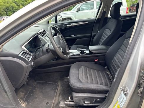 Used 2016 Ford Fusion SE FWD image 7