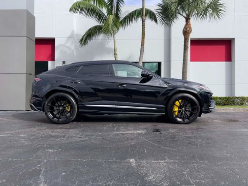 Used 2020 Lamborghini Urus AWD/4WD image 2