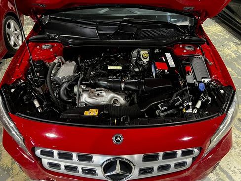 Used 2018 Mercedes-Benz GLA 250 4MATIC w/ Premium Package image 41