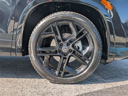 New 2026 Volkswagen Tiguan SE R-Line FWD image 11