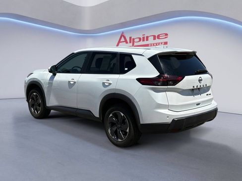Used 2024 Nissan Rogue SV AWD/4WD image 3