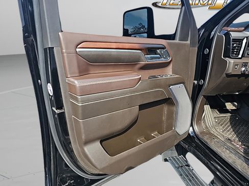 Used 2024 GMC Sierra 3500 Denali w/ Denali Reserve Package image 17