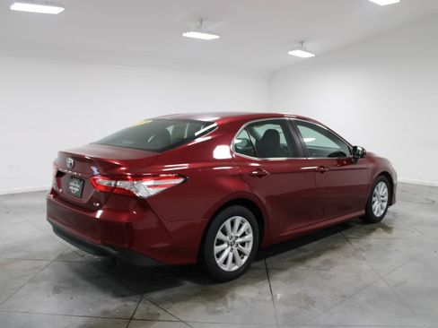 Used 2018 Toyota Camry LE FWD image 9