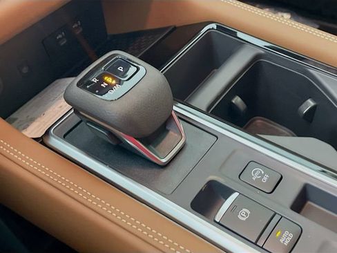 New 2026 Nissan Pathfinder Platinum FWD image 12