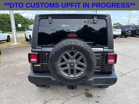 Used 2026 Jeep Wrangler Unlimited Sport AWD/4WD image 4