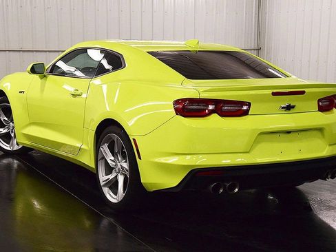 Used 2021 Chevrolet Camaro LT w/ Technology Package image 5