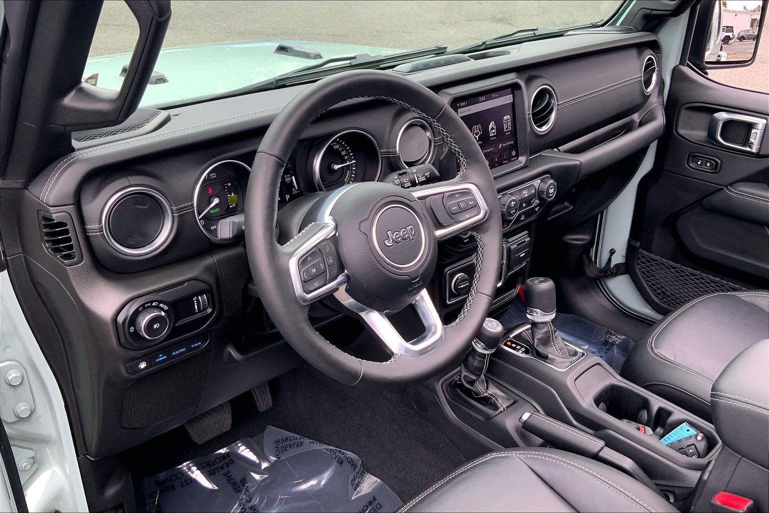 Used 2023 Jeep Wrangler Unlimited Sahara w/ Cold Weather Group AWD/4WD image 17