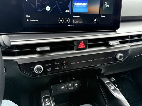 Used 2024 Kia Sorento S image 28