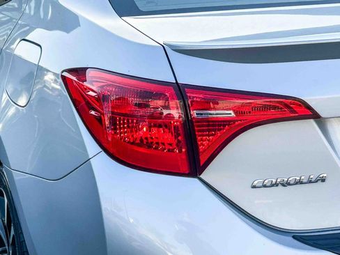 Used 2018 Toyota Corolla SE FWD image 11
