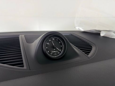 New 2026 Porsche Macan image 28