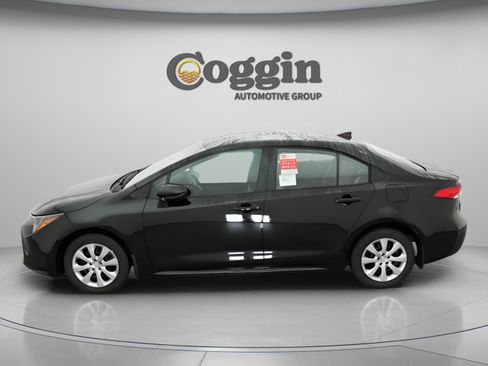 Used 2026 Toyota Corolla LE FWD image 5