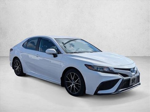 Certified 2022 Toyota Camry SE w/ Cold Weather Package image 3