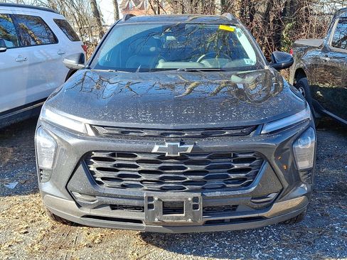 Used 2024 Chevrolet Trax ACTIV w/ Driver Confidence Package image 2