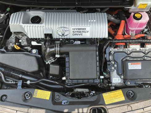 Used 2014 Toyota Prius Four FWD image 33