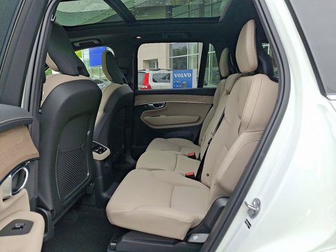 Certified 2025 Volvo XC90 T8 Plus w/ Protection Package Premier AWD/4WD image 10