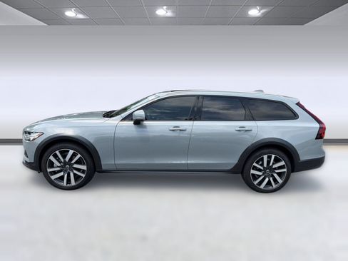 Certified 2025 Volvo V90 B6 Cross Country Ultra AWD/4WD image 2
