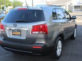 Used 2011 Kia Sorento LX w/ Convenience Pkg image 3