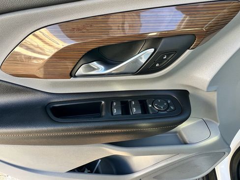 Used 2020 GMC Terrain SLE image 18