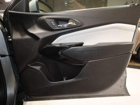 Certified 2025 Chevrolet Trax LT image 18