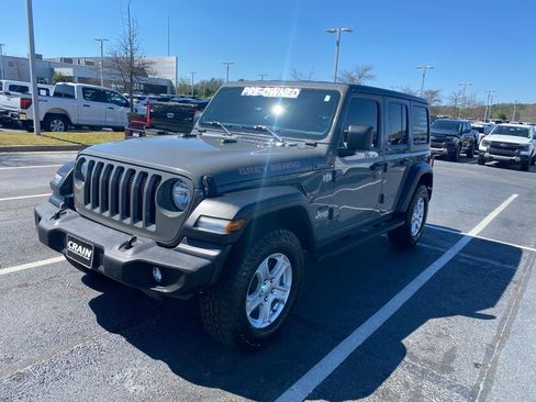 Used 2019 Jeep Wrangler Unlimited Sport S image 3