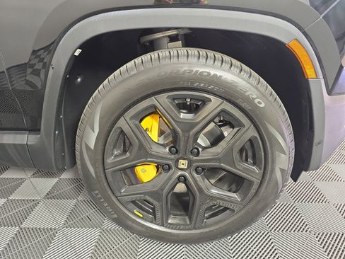 Used 2022 Rivian R1T Adventure image 12