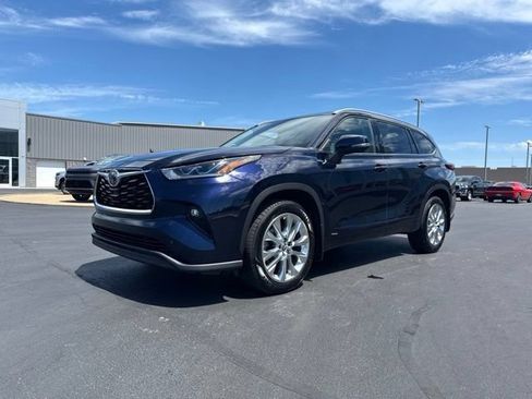 Used 2022 Toyota Highlander Limited AWD/4WD image 3