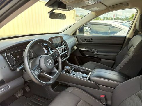 Used 2025 Nissan Pathfinder SV AWD/4WD image 12