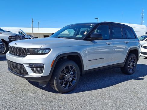New 2025 Jeep Grand Cherokee Limited image 2