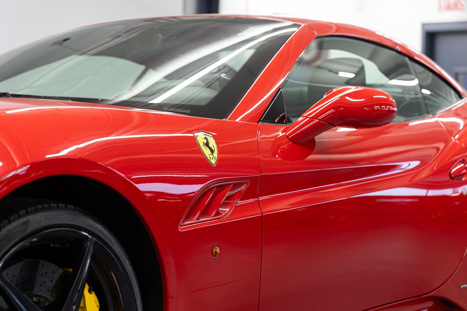 Used 2011 Ferrari California RWD image 14