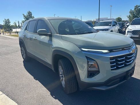 Used 2026 Chevrolet Equinox LT w/ Safety and Technology Package FWD image 2