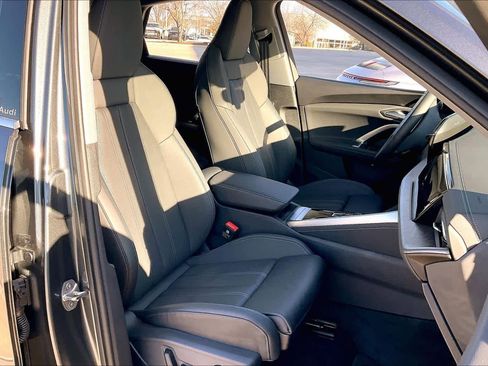 Certified 2025 Audi Q5 Premium Plus w/ Premium Plus image 8