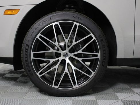 New 2026 Porsche Macan image 17
