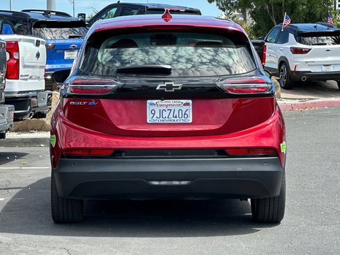 Used 2023 Chevrolet Bolt LT w/ Infotainment Package FWD image 6