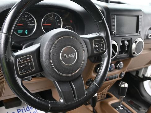 Used 2013 Jeep Wrangler Unlimited Sahara w/ Connectivity Group AWD/4WD image 11