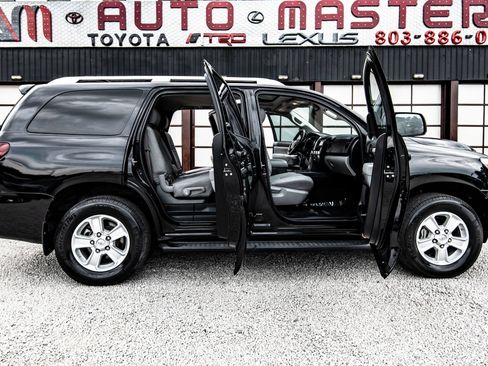 Used 2018 Toyota Sequoia SR5 RWD image 19