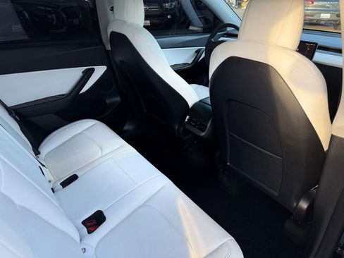 Used 2022 Tesla Model Y Long Range AWD/4WD image 19