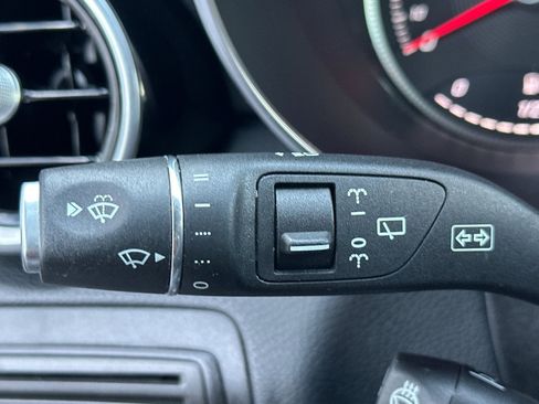 Used 2019 Mercedes-Benz GLC 350e 4MATIC image 33