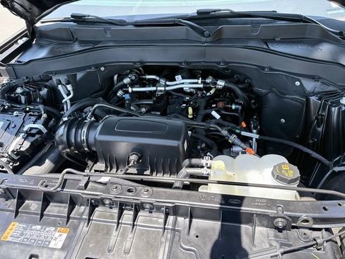 Used 2024 Ford Explorer XLT w/ Equipment Group 202A AWD/4WD image 29