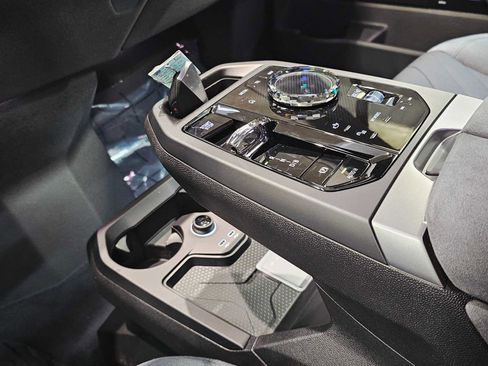 New 2026 BMW iX xDrive45 w/ M Sport Package image 17