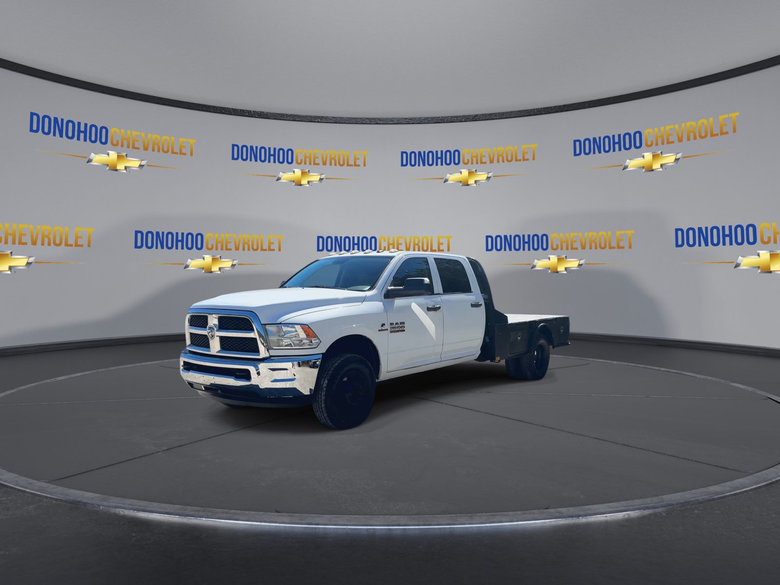 Used 2018 RAM 3500 Tradesman w/ Chrome Appearance Group AWD/4WD image 4