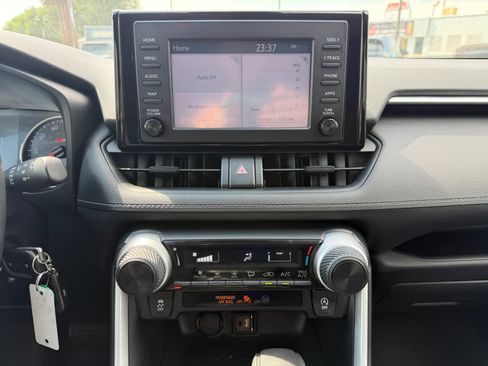 Used 2019 Toyota RAV4 LE AWD/4WD image 25