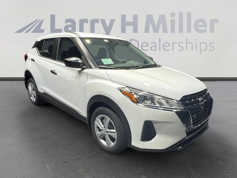 New 2025 Nissan Kicks Play S image 7