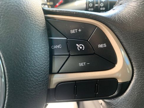 Used 2015 Jeep Renegade Latitude AWD/4WD image 13