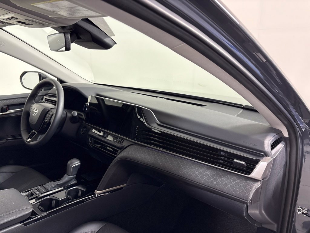 Used 2025 Toyota Camry XLE FWD image 13